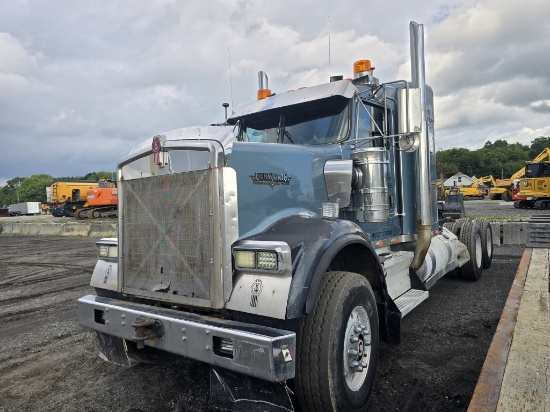 2006 Kenworth W900 Sleeper Tractor