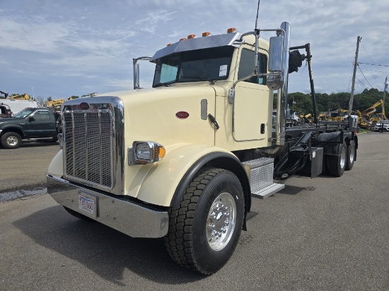 2005 Peterbilt 357 Roll-off Truck