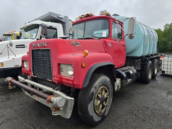 1987 Mack R686ST Econoline Water Truck