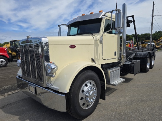 2005 Peterbilt 385 Roll-off Truck