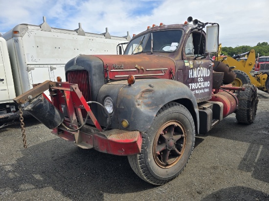 Mack B61 Tractor