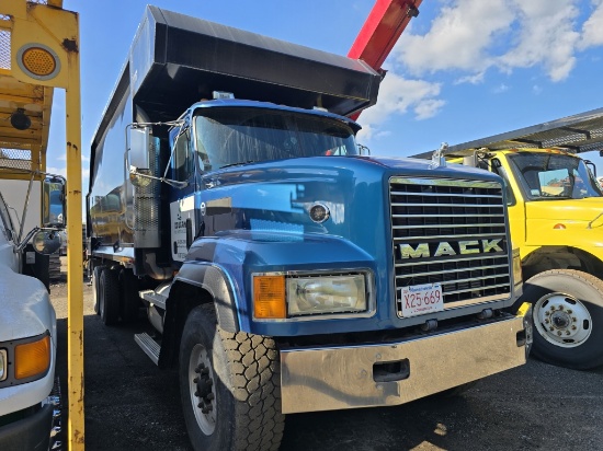 2002 Mack CL713 Grapple Truck