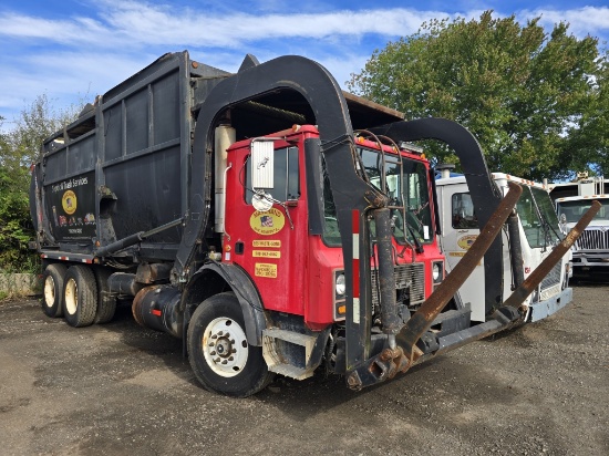 1996 Mack Mr688S Front Load Packer