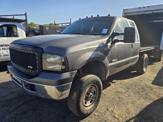 2005 Ford F350 Lariat Flatbed Truck