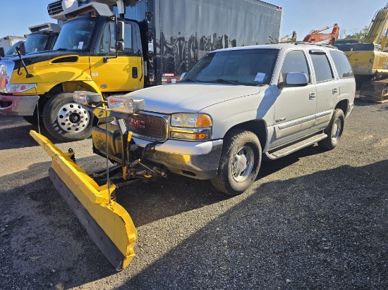 2001 GMC Yukon W/ Plow