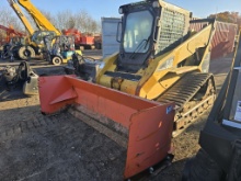 2003 Cat 287 Skid Steer W/ Snow Pusher