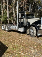 2004 Peterbilt 379 Day Cab Tractor