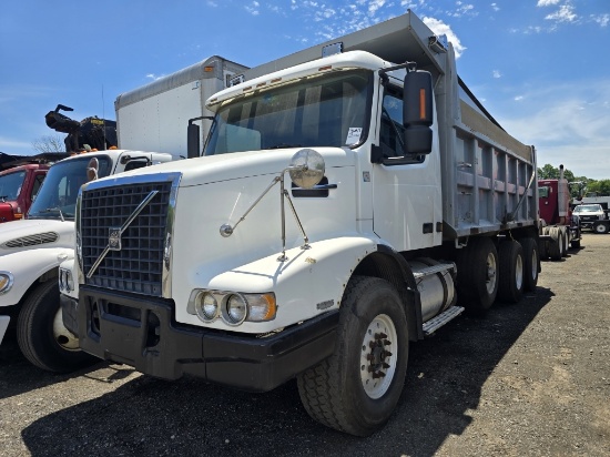 2002 Volvo Vhd Tri-axle Dump Truck