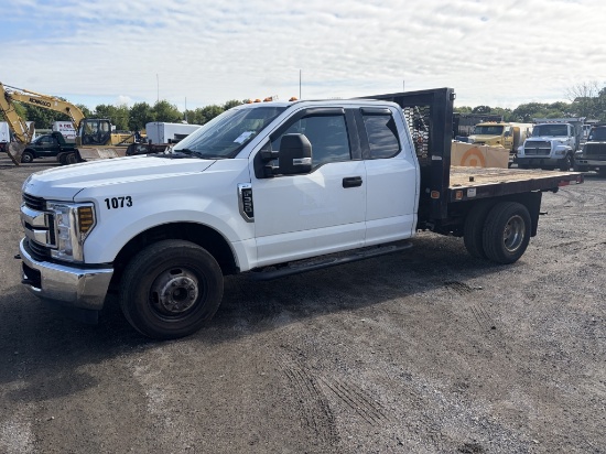 2018 Ford F350 Xl Flatbed Truck