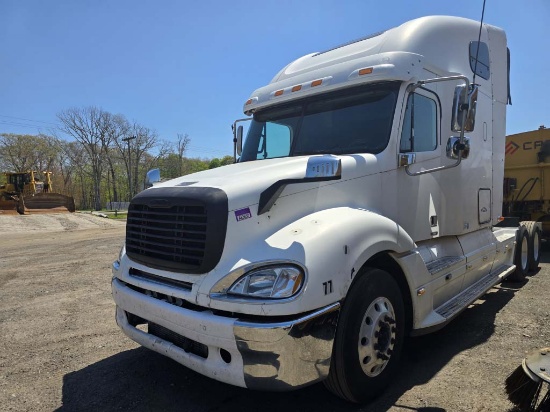 2007 Freightliner Columbia Sleeper Tractor