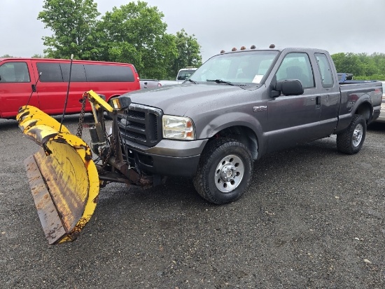 2007 Ford F250 Xlt Pickup Truck W/ Plow