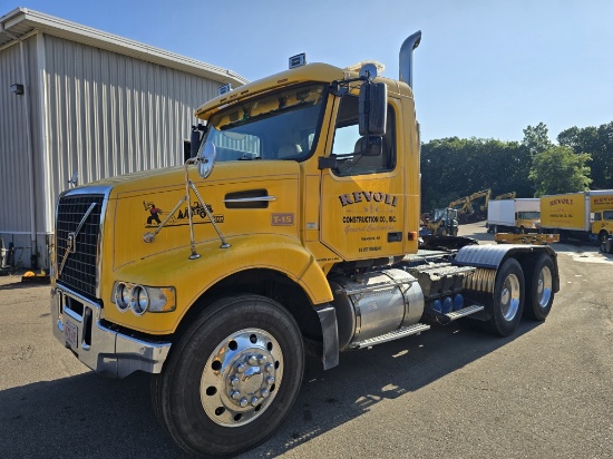 2007 Volvo Vhd Day Cab Tractor