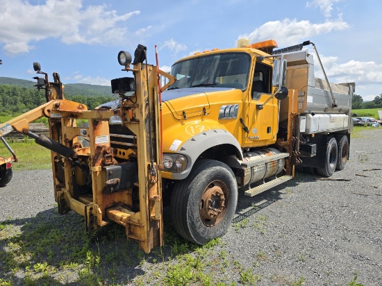 2011 Mack Granite GU173 Plow/ Sanding Truck