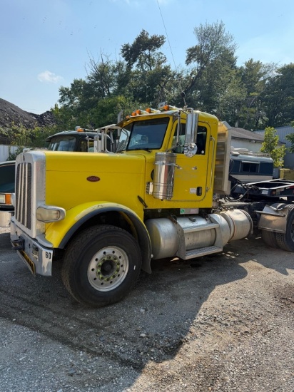 2013 Peterbilt 388 Day Cab Tractor