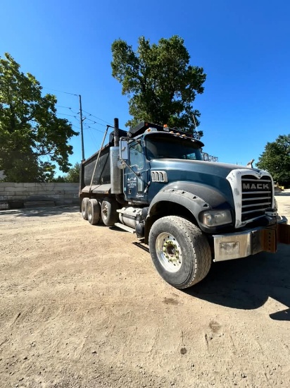 2008 Mack Granite Gu713 Tri-axle Dump Truck