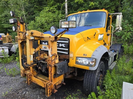 Mack Granite GU713 Tractor