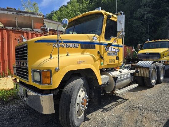 2004 Mack Chu613 Day Cab Tractor