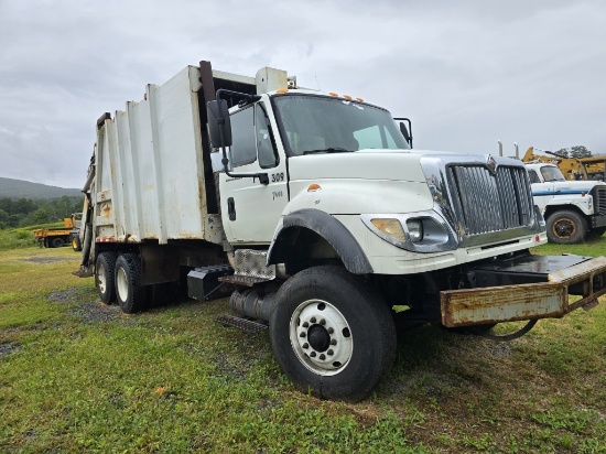 2004 International 7600 Rubbish Truck