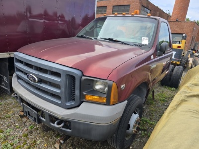 2005 Ford F350 XL Cab And Chassis