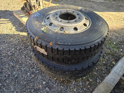 2Pcs 22.5 Rims And Tires