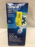 Oral B Pro 1000 Cross Action Rechargeable Toothbrush