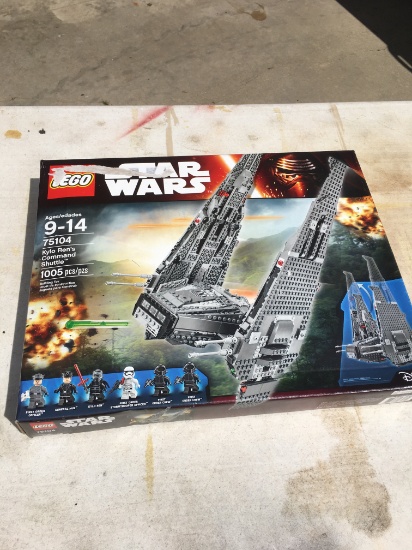 LEGO Star Wars Kylo Ren's Command Shuttle 1005 Piece Set