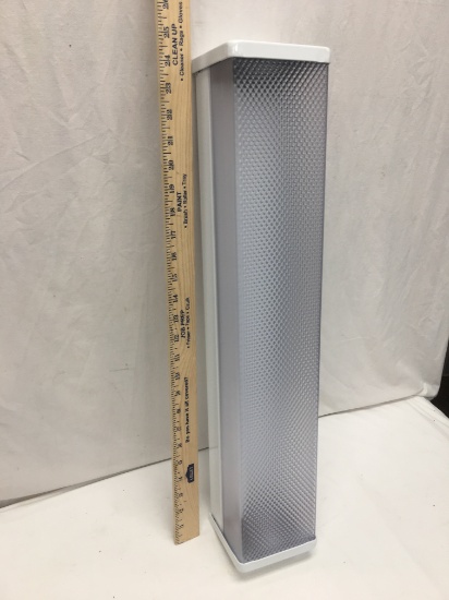 (24") Fluorescent Light Fixture