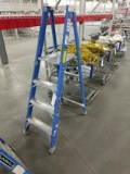Louisville 4 Ft. Fiberglass Step Ladder
