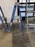 Louisville 2ft Fiberglass Step Ladder