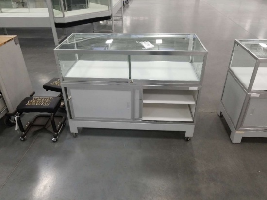 48" Wide Locking Rolling Display Cabinet