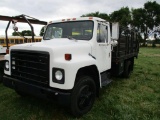 1985 INTERNATIONAL 1654 FLATBED, VIN 1HTLAHEKKFAH23788, DIESEL ENG, A/T, 12' BED W/SIDING, HYD TOMMY