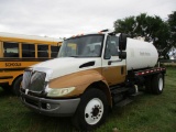 2003 INTERNATIONAL 4200 SBA 4X2, VIN 1HTMPAFN43H571960, VT 365 DIESEL ENG, A/T, 2200 GAL SEPTIC