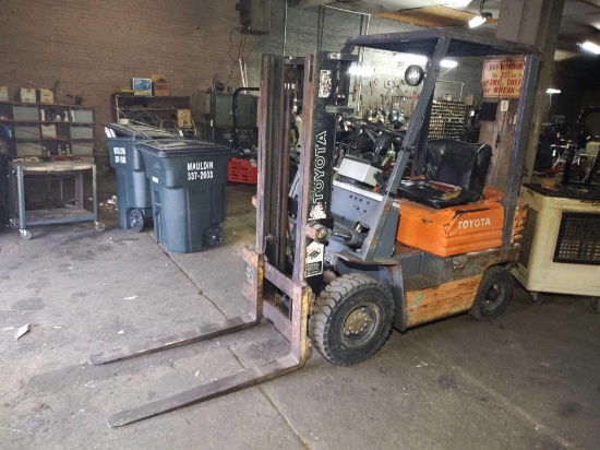 TOYOTA 42-5FG15 3000LB. FORKLIFT