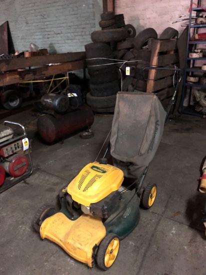 YARDMAN 22" FRONTWHEEL DRIVE PUSHMOWER WIT BAGGER ATTACHMENT