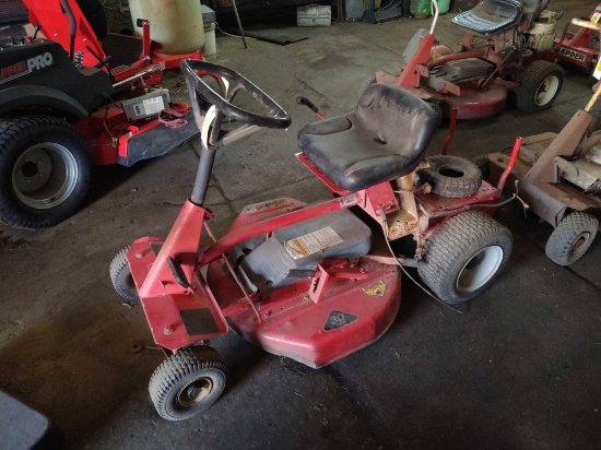 ***SALVAGE*** SNAPPER 30" RIDING MOWER