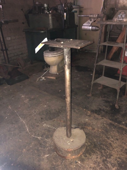 METAL STAND
