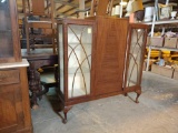 QUEEN GLASS FRONT BOOKCASE