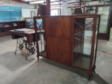SINGER SEWING MACHIBNE & GLASS FRONT BOOKCASE