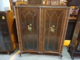 QUEEN ANNE GLASS FRONT BOOKCASE(AS IS)