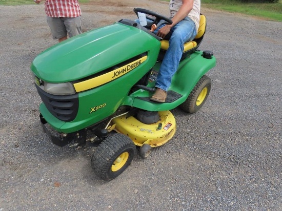 JOHN DEERE X300 RIDING MOWER