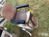 VINTAGE BARBER CHAIR