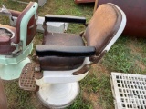 VINTAGE BARBER CHAIR