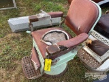 VINTAGE BARBER CHAIR