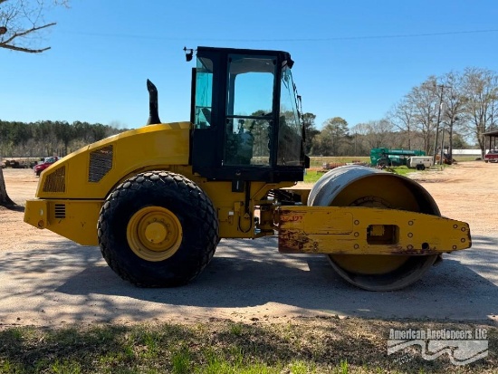 2011 CATERPILLAR CS56 SMOOTH DRUM VIBRATORY ROLLER