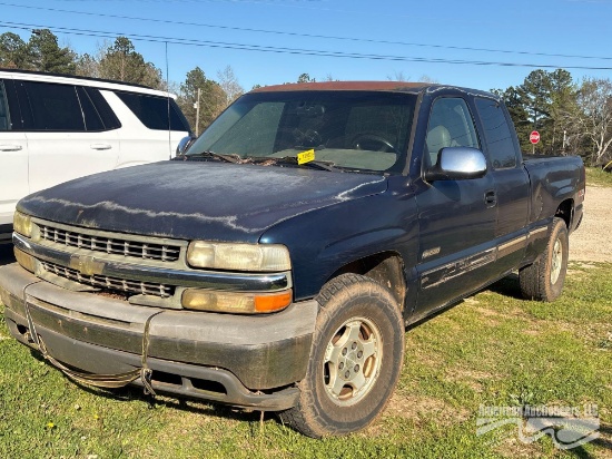 2000 CHEVROLET SILVERADO PICKUP TRUCK