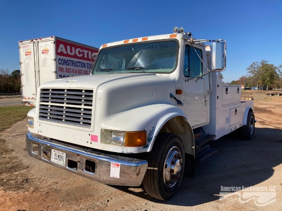 2000 INTERNATIONAL 4700 TRUCK