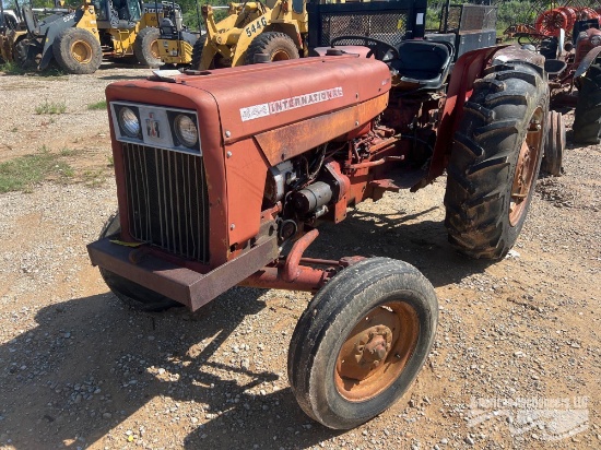 INTERNATIONAL 444 FARM TRACTOR