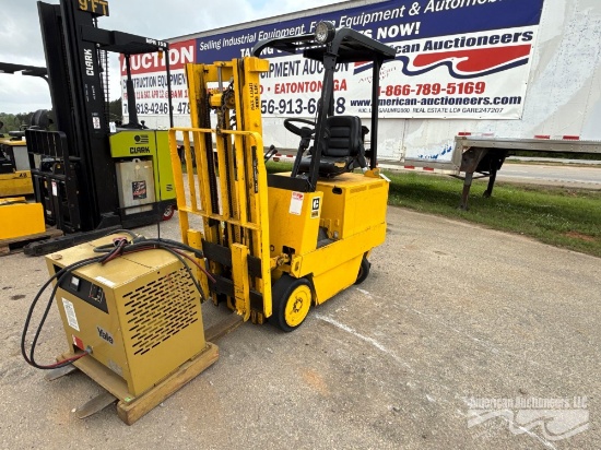 CATERPILLAR MC30 ELECTRIC FORK LIFT