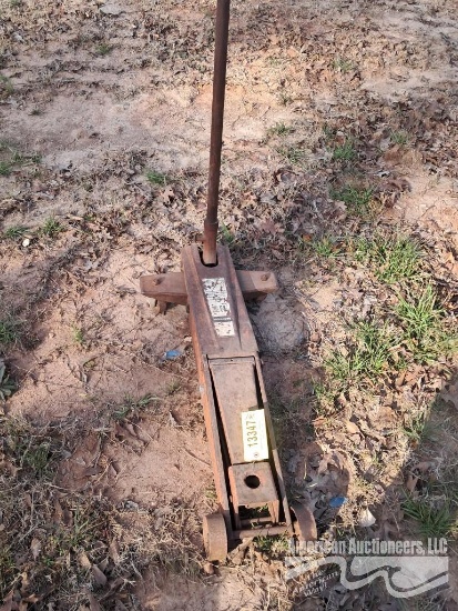 ANTIQUE FLOOR JACK