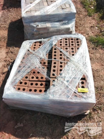 PALLET OF RED BRICK (LARGE SIZE)